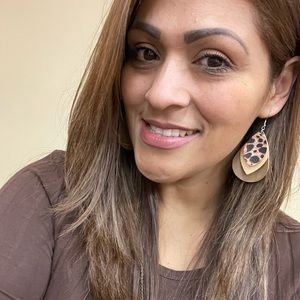 Meet your Posher, Claudia